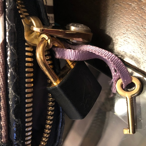 Henri Bendel Classic Tote/ Laptop Brief Work Bag - Picture 3 of 8